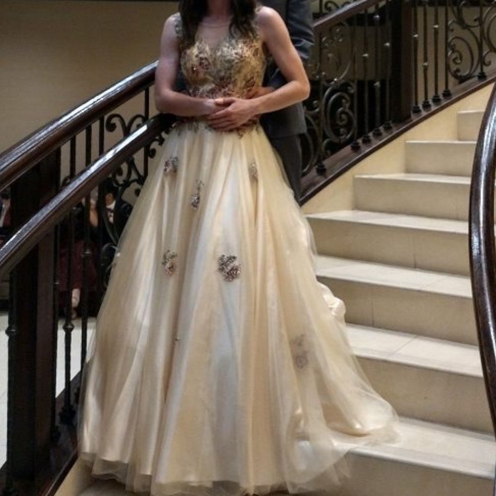 Elizabeth K Prom Dress Size Medium Yellow/Gold